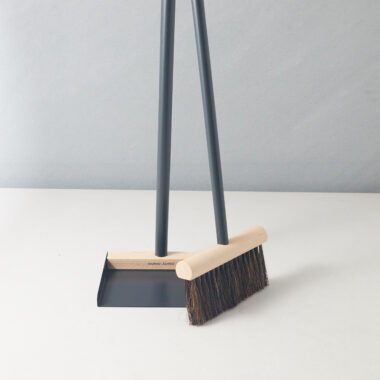Andree Jardin "Mr & Mrs Clynk" Large Complet Dustpan & Hand Brush Black - Image 2