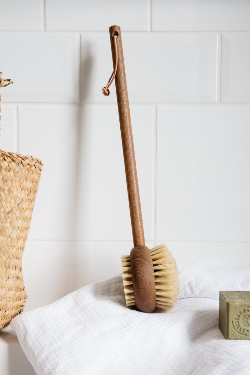 Andree Jardin Heritage Bath & Body Brush with Handle, Ash - Image 2