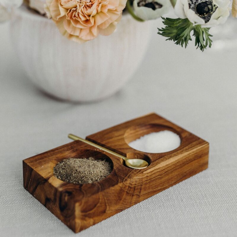 Salière et poivrière en teck avec cuillère en or