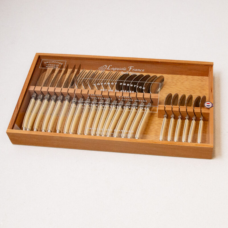 Service de couverts Laguiole 24 pièces, corne pâle dans un coffret en bois avec couvercle en acrylique