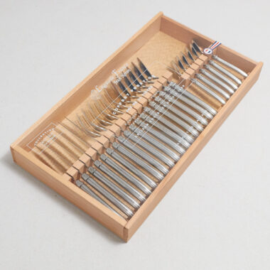 Service de couverts Laguiole 24 pièces, acier inoxydable platine dans un coffret en bois avec couvercle en acrylique