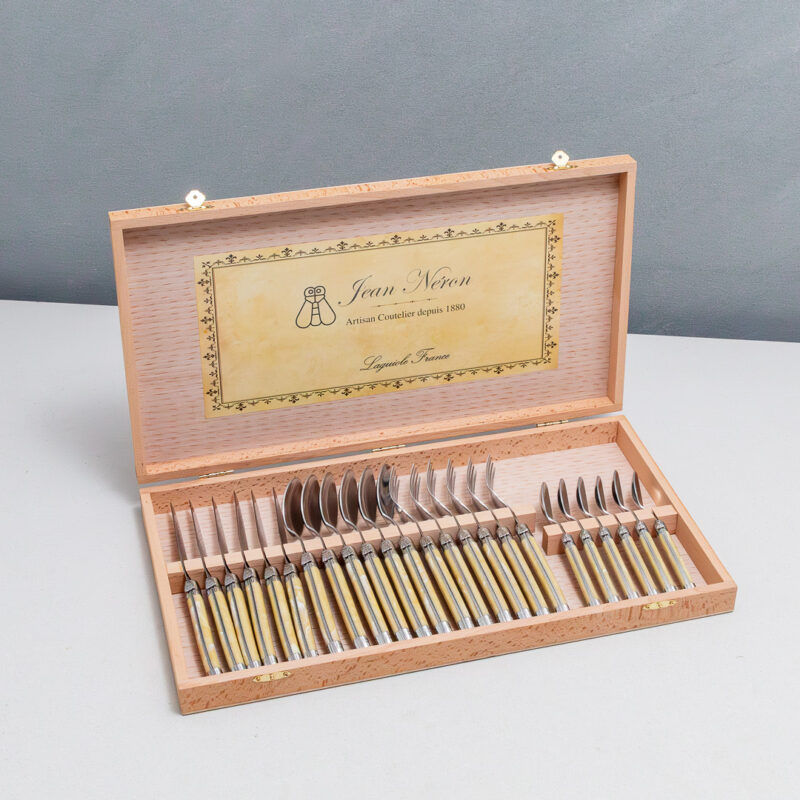 Set de 24 Couverts Laguiole, Corne Claire dans Boîte de Présentation en Bois