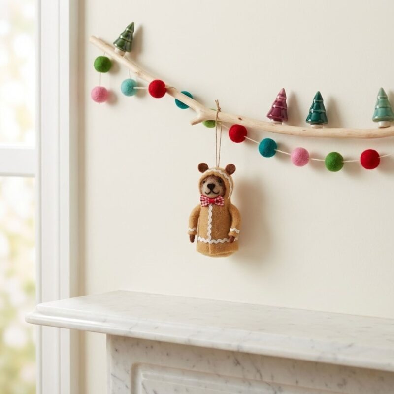 Décoration en feutre en forme d'ours en pain d'épices